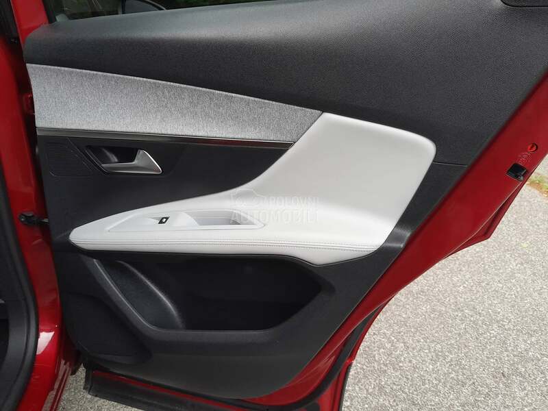 Peugeot 3008 ULTIMATE RED-WHITE