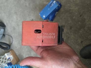 Bravica prednje haube za Mercedes Benz G Klasa od 1983. do 2012. god.