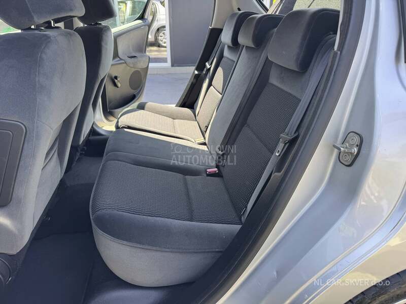 Peugeot 207 1.6-16V XT