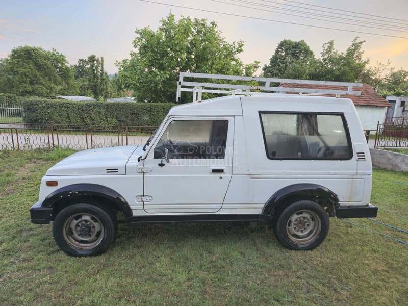 Suzuki SJ Samurai 