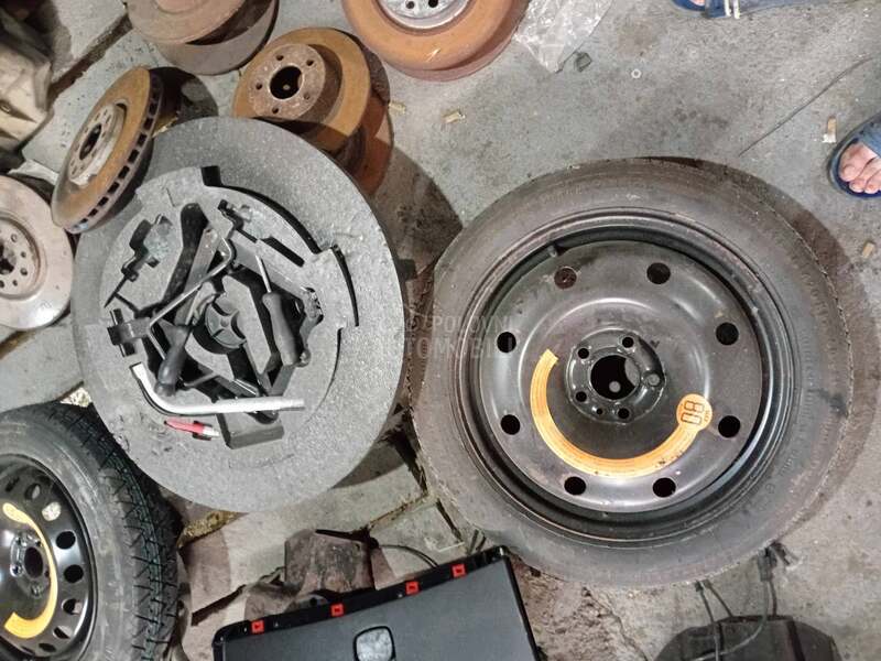rezervni tocak sa alatom