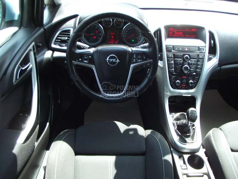 Opel Astra J 1.4 B XE.NON NOV