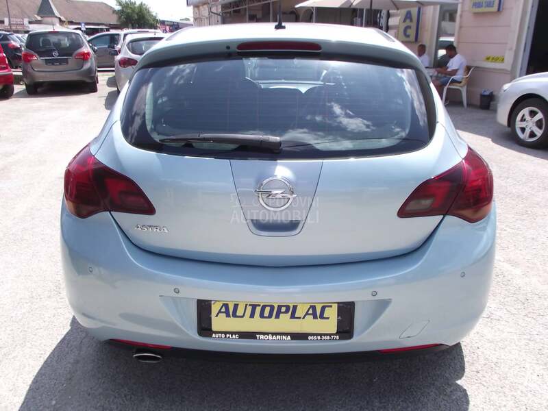 Opel Astra J 1.4 B XE.NON NOV