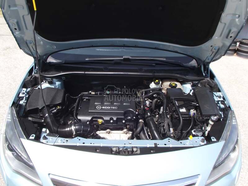 Opel Astra J 1.4 B XE.NON NOV