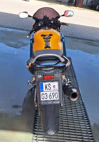 Honda CBR F4