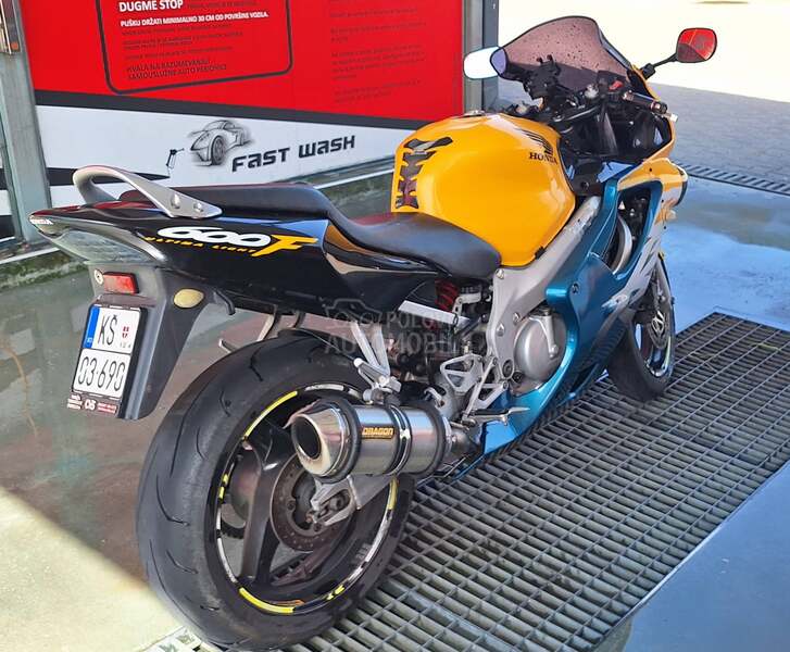 Honda CBR F4