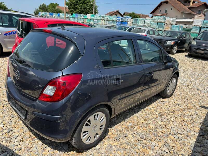 Opel Corsa D 1.2 b e n z i n