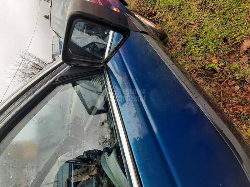 151 desni retrovizor