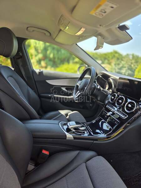 Mercedes Benz C 180 Kupljen nov u Srbiji