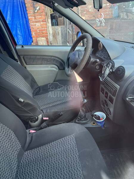 Dacia Logan 