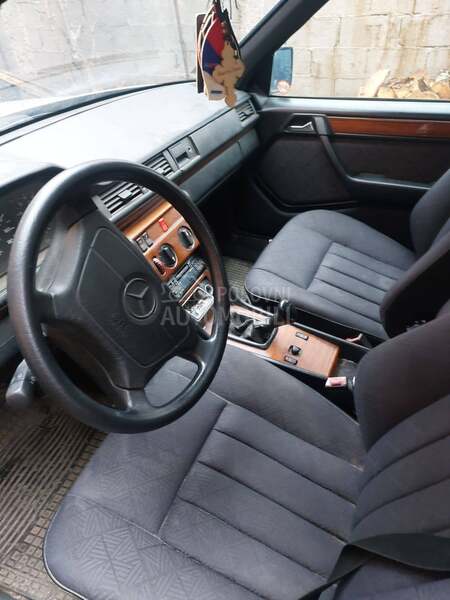 Mercedes Benz E 200 124