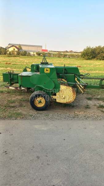 John Deere Presa 456