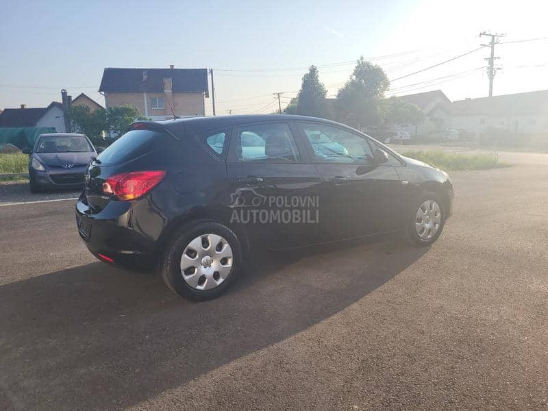 Opel Astra J 1.4 b a.u.t.omatic