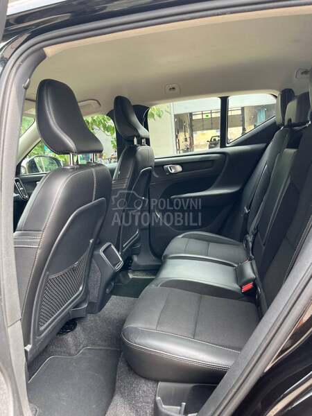 Volvo XC40 MOMENTUM PRO
