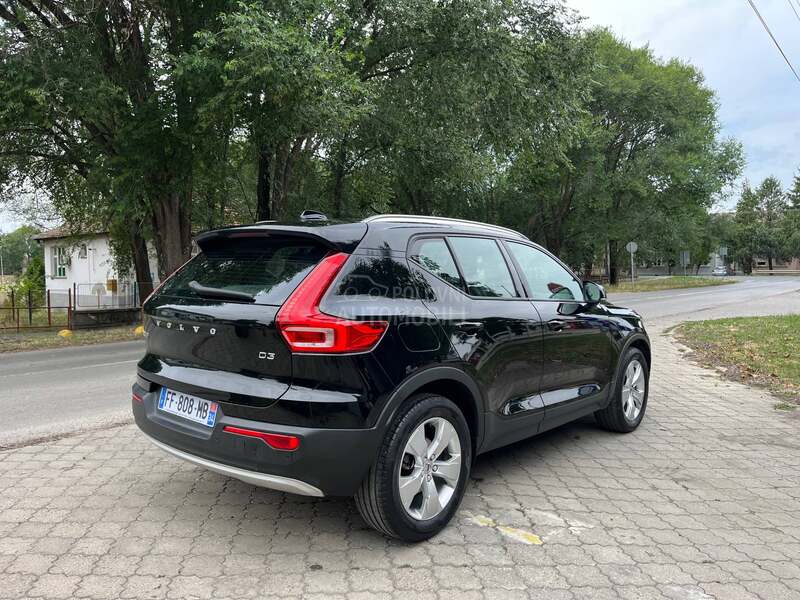 Volvo XC40 MOMENTUM PRO