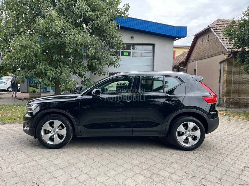 Volvo XC40 MOMENTUM PRO
