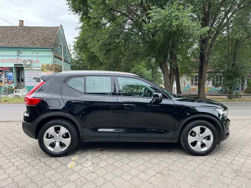 Volvo XC40 MOMENTUM PRO
