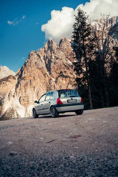 Renault Clio 2 - Initiale Paris