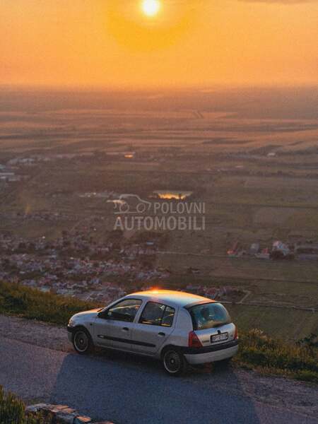 Renault Clio 2 - Initiale Paris