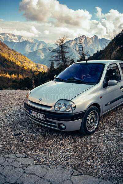Renault Clio 2 - Initiale Paris
