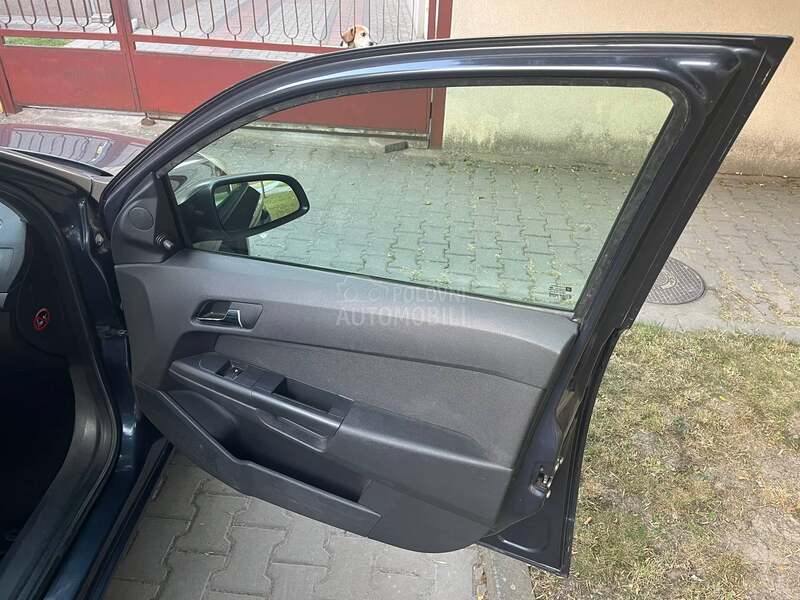 Opel Astra H 