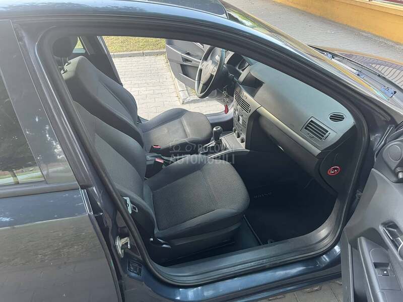 Opel Astra H 