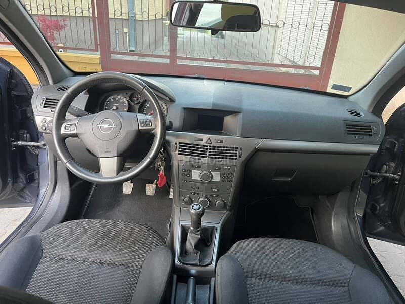 Opel Astra H 