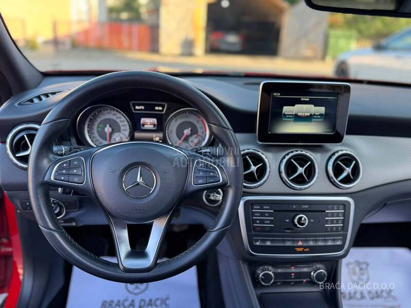 Mercedes Benz GLA 220 4MATIC