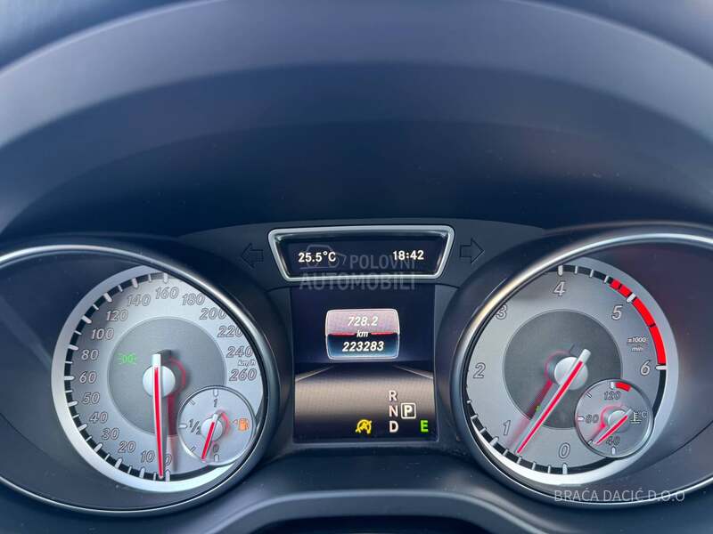 Mercedes Benz GLA 220 4MATIC