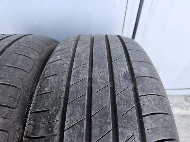 Goodyear 215/55 R17 Letnja
