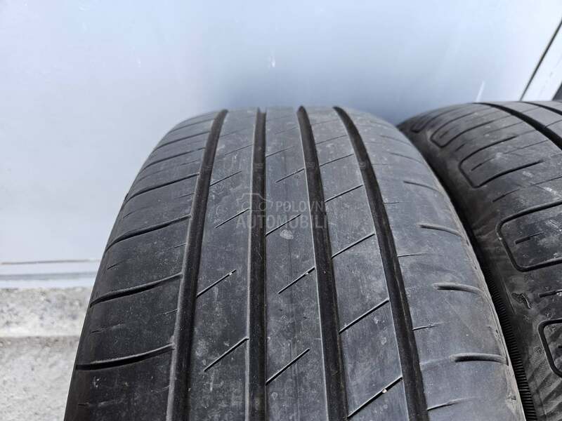 Goodyear 215/55 R17 Letnja