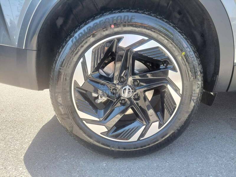 Nissan Qashqai 1.3 CVT158 NCO SUN C