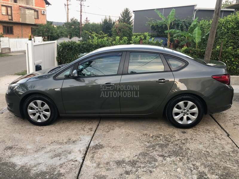 Opel Astra J 1,4 turbo
