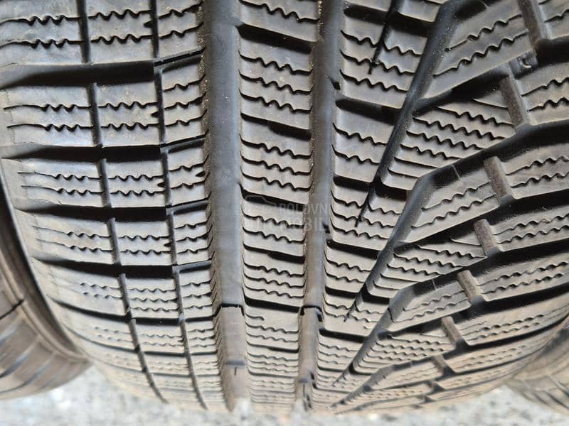 Hankook 205/50 R17 Zimska