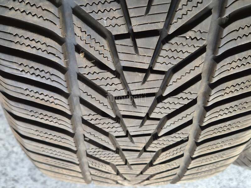 Hankook 255/55 R18 Zimska