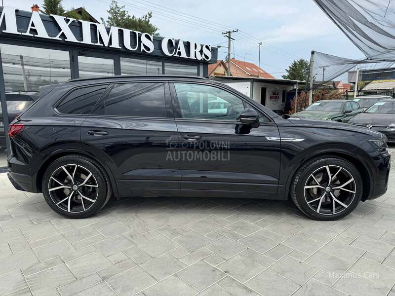 Volkswagen Touareg 3.0 TDI R-line