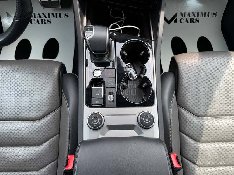 Volkswagen Touareg 3.0 TDI R-line