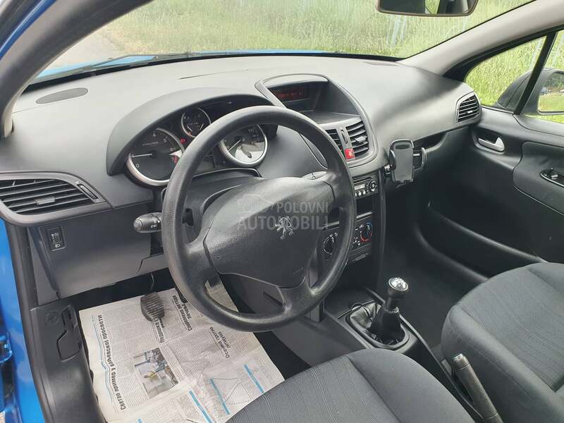 Peugeot 207 CH 1.4 .8V