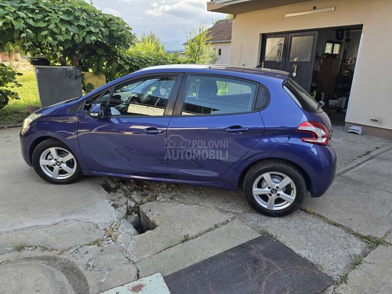Peugeot 208 