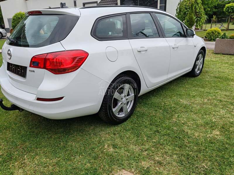 Opel Astra J 1.7cdti .CH.