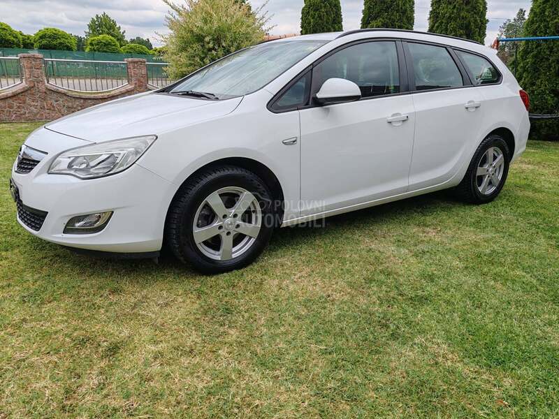 Opel Astra J 1.7cdti .CH.