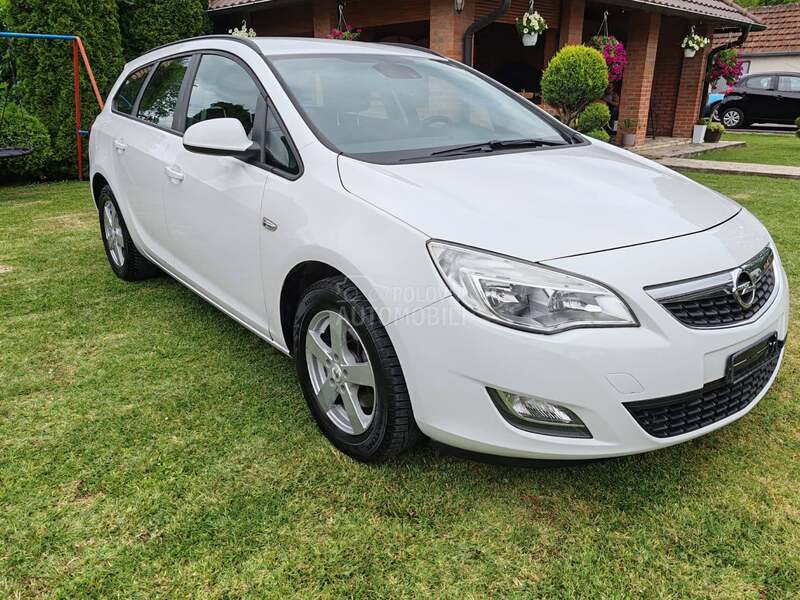 Opel Astra J 1.7cdti .CH.