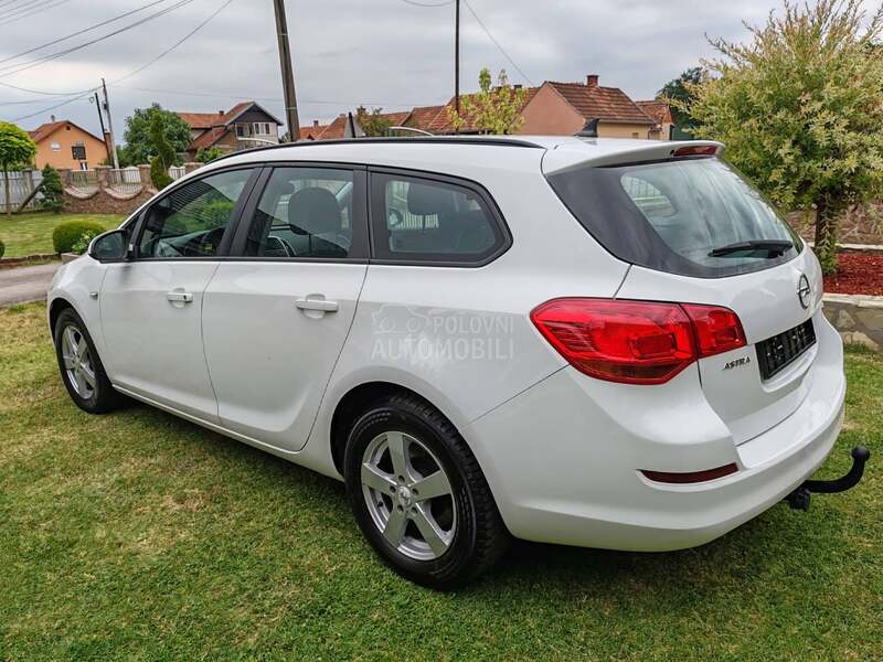 Opel Astra J 1.7cdti .CH.