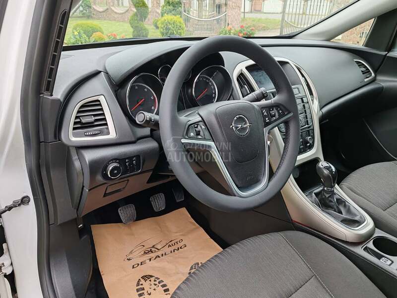Opel Astra J 1.7cdti .CH.