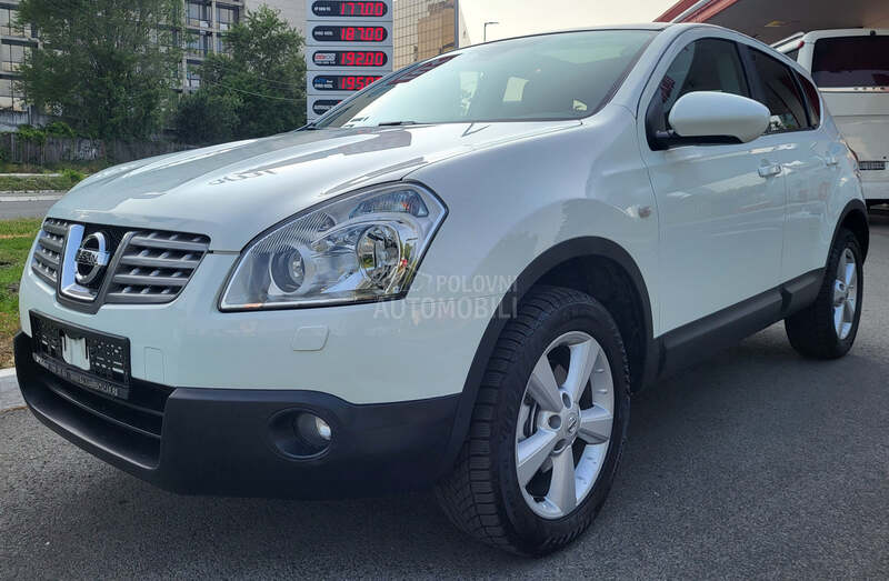 Nissan Qashqai 2.0d 4x4 panoram CH