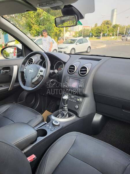 Nissan Qashqai 2.0d 4x4 panoram CH