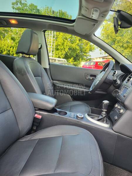 Nissan Qashqai 2.0d 4x4 panoram CH