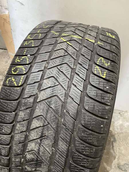 Pirelli 295/35 R21 Zimska