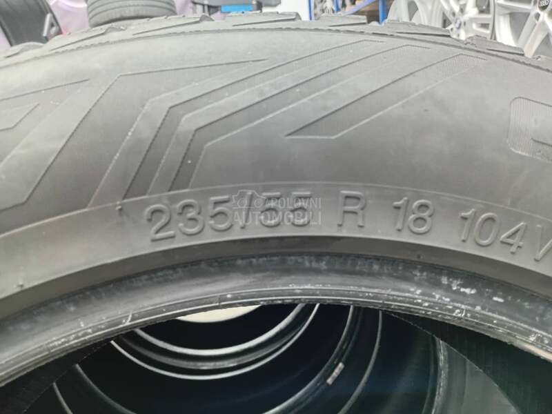 Vredestein 235/55 R18 Zimska