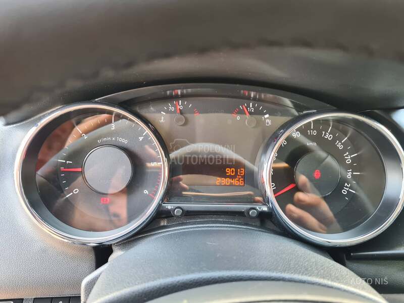 Peugeot 3008 1.6 HDI PREMIUM